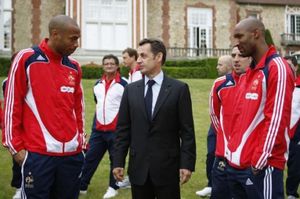 sarkozy_thierry_henry_et_nicolas_anelka_a_clairefontaine_259