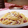 Veedz t’aide à préparer un plat de <b>spaghetti</b> à la carbonara