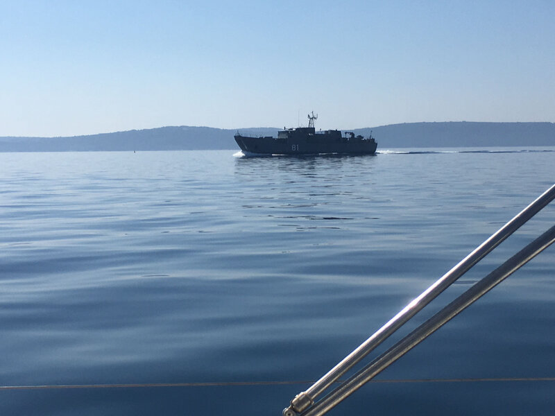Splitski Kanal, navire militaire entre Ciovo et Solta, vendredi 20 mars 2020