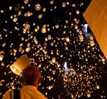 640px-Yi_peng_sky_lantern_festival_San_Sai_Thailand