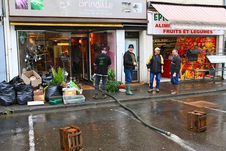 INONDATIONS_9_DEC_2011_commer_ants