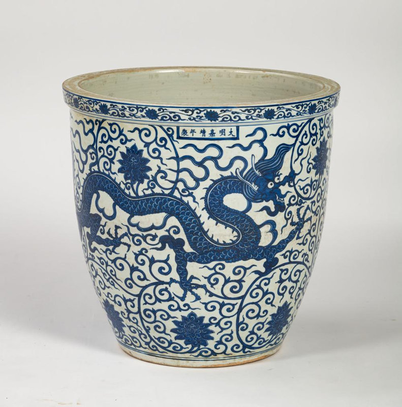 large blue and white porcelain dragon cachepot, Jiajing six-character mark