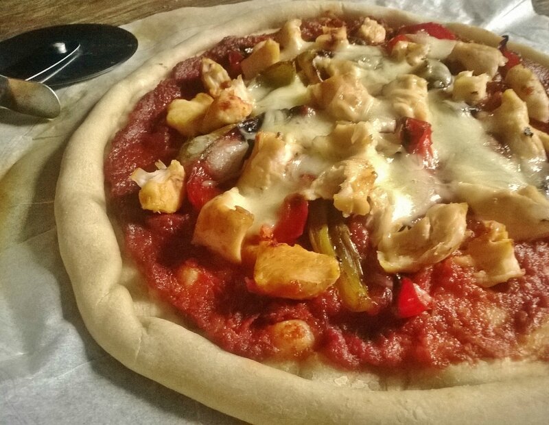 pizza au poulet poivron et sauce barbecue (2)
