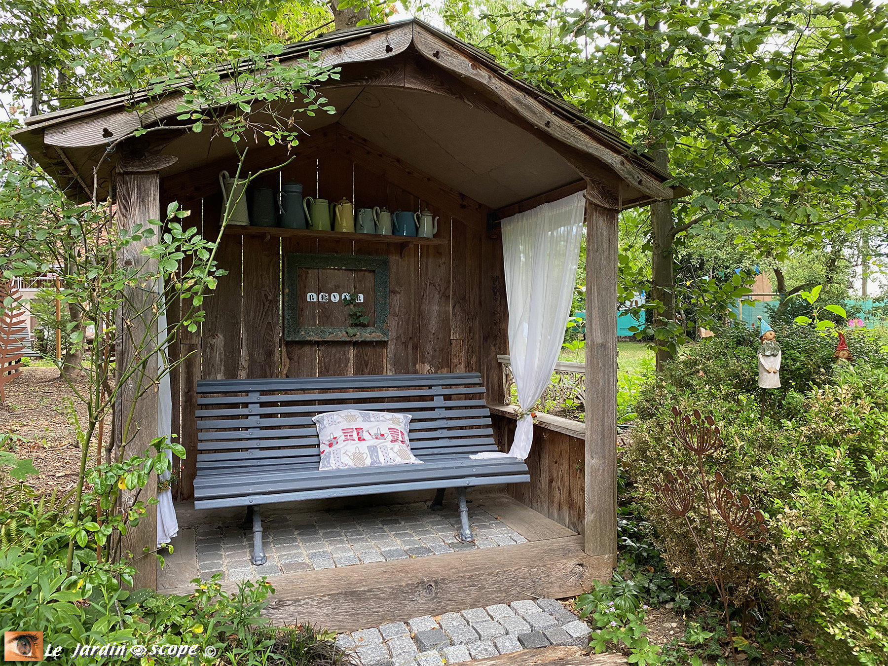 Banc sous abri de jardin chez Pierrette (67)