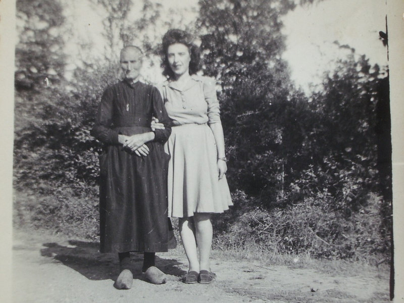 1947-Juillet - Arrière Grand-Mère Marguerite Nicolas épouse Gaultier et Jacqueline Serebriansky - (2)