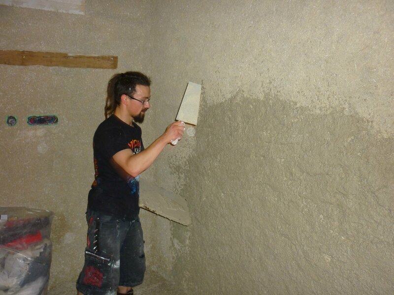 Renover une maison - longère - enduits chaux chanvre - mur en pierre - gobetis - enduit de corps - enduits de finition2