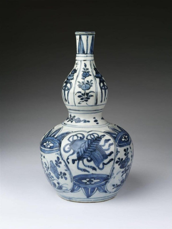 Bottle of double gourd-shape, Ming dynasty, Wanli period, late 16th-early 17th century