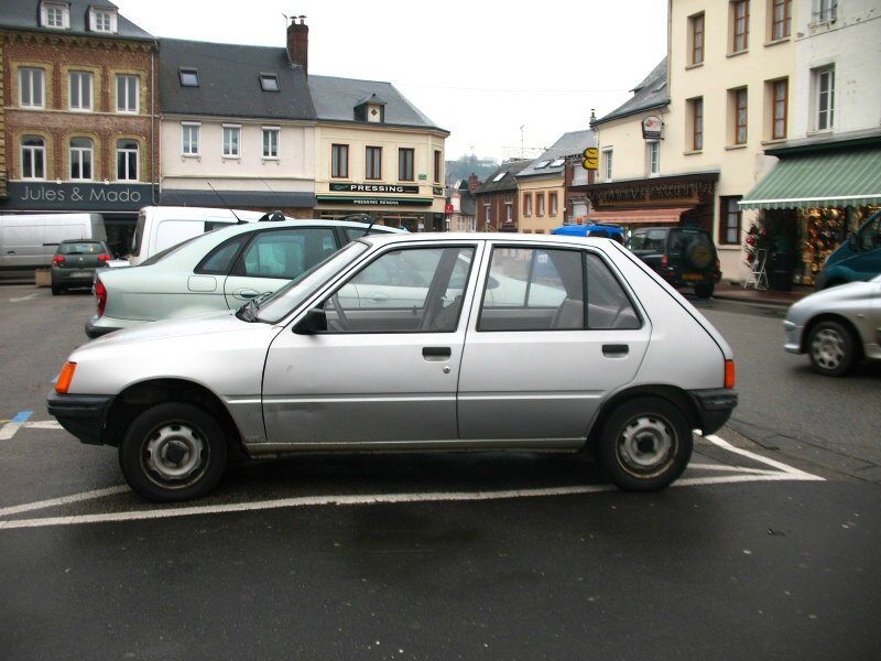 Peugeot205GLpf