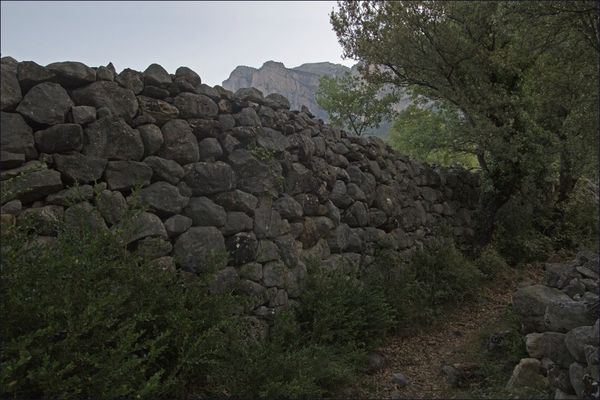 Aragon murets chemin 270612