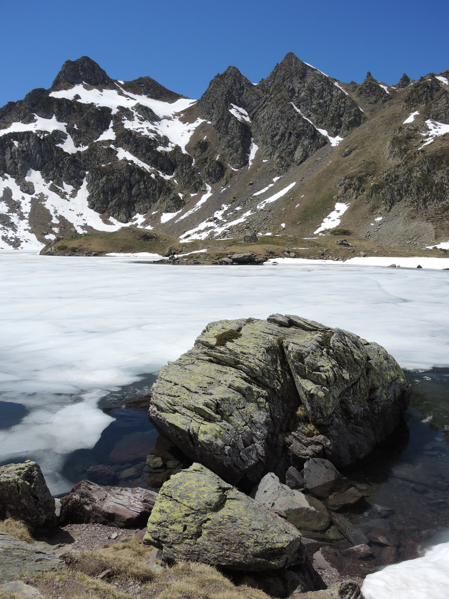 Lac Bersau, sous la neige, rocher (64)
