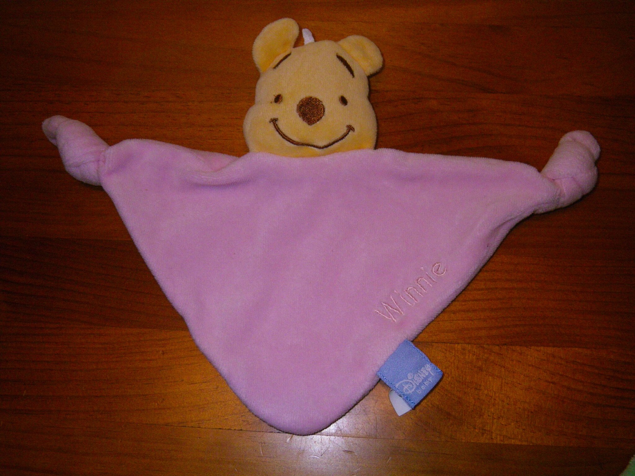 winnie l'ourson marque Disney, doudou plat rose