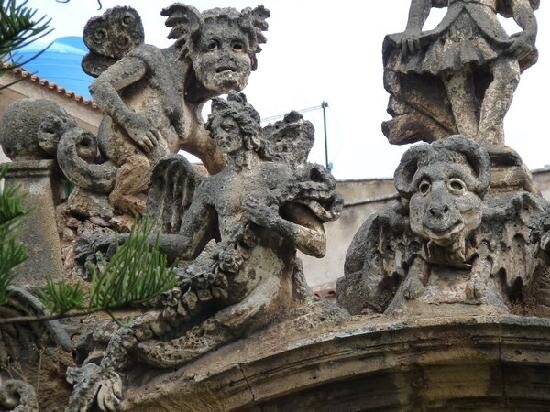 monstres_sur_les_murs_1_