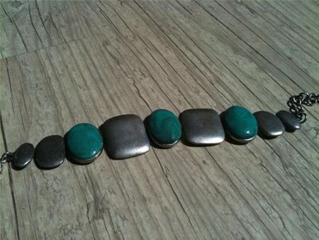 bracelet_turquoise_perles_ovales__a_plat