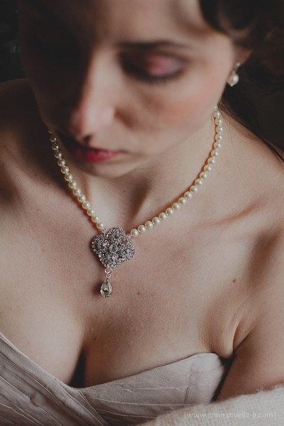 bijoux-mariage-collier-de-mariee-retro-vintage-madelia-perles-et-strass-cristal-photo-emmanuelle-b
