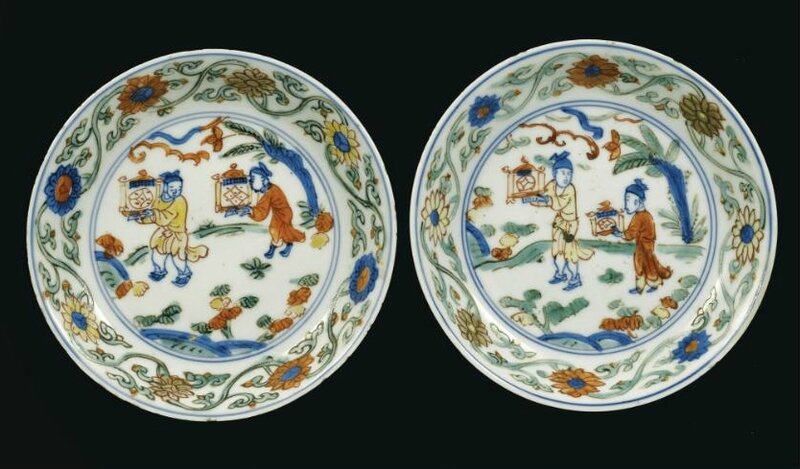 A pair of wucai dishes, Wanli mark and period (1573-1620)