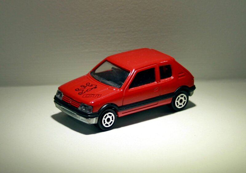 Peugeot 205 GTI (Majorette) 01