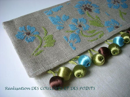 POCHETTE FLEURS BLEUES BIAIS 1