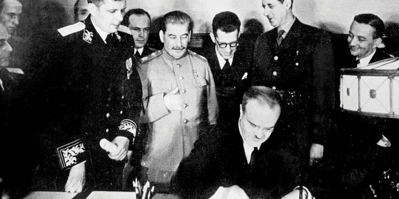 22959071lpw-22959068-article-alliance-traite-pacte-urss-france-de-gaulle-staline-jpg_8641638_1250x625