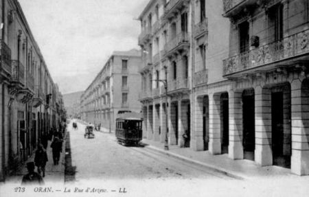 037_rue_d_Arzew_Arcades_et_Tram_1900