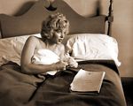 1952_Niagara_OnSet_Hotel_Bed_030_byJockCarroll_1