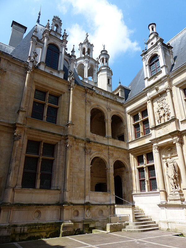 Caen_hoteldescoville_cour_nordouest_2013-06-02