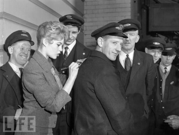 1956-10-27-londres-01-arrive-020-1