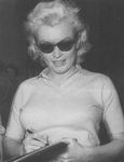 1955_April_NYEast50thStreet_Marilyn_030