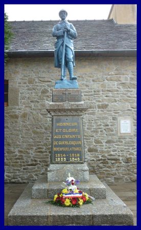 Guerlesquin Monument aux morts