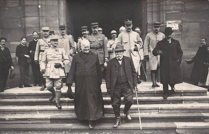 1918 02 11 CPhoto Masevaux Clemenceau sortant de l'église coll Liberic