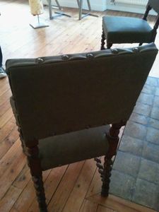 chaises anglaises anciennes recouverte avec du sky kaki 3