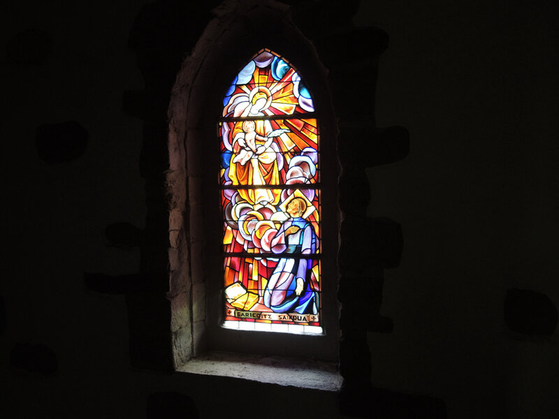 Bidarray, église Notre Dame de l'Assomption, intérieur, vitrail