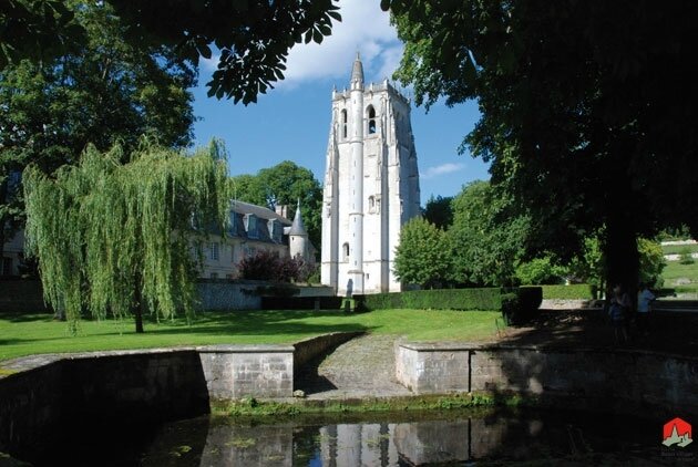 Bec-Hellouin-(Le)-tour-St-N