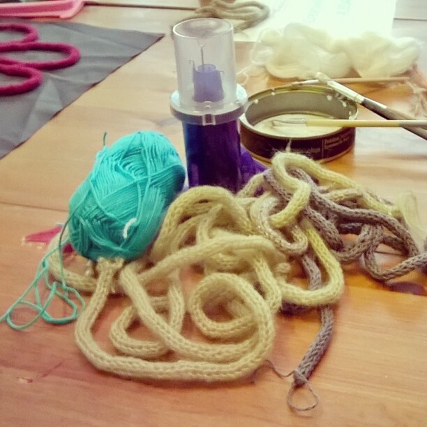 Atelier-créatif-mot-en-tricotin