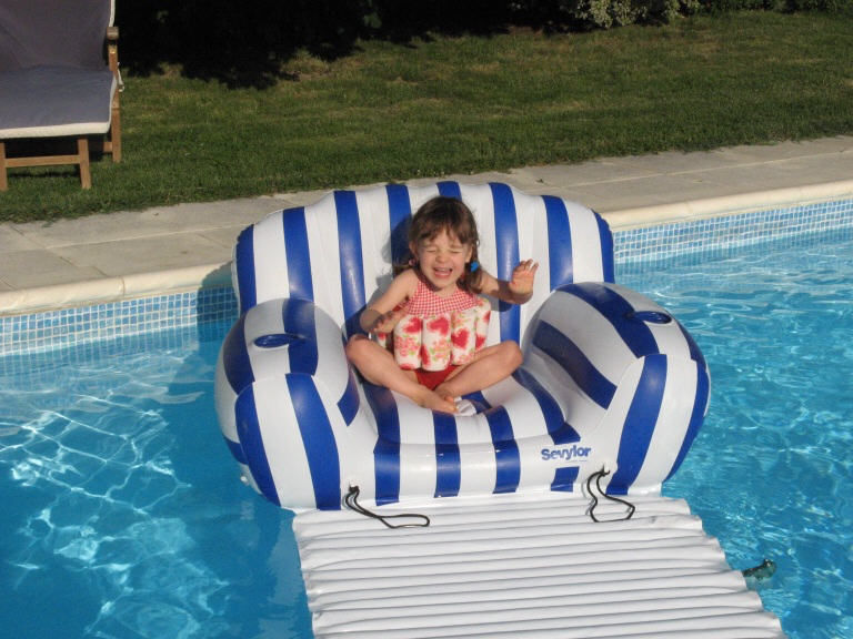 L_onie_fauteuil_piscine