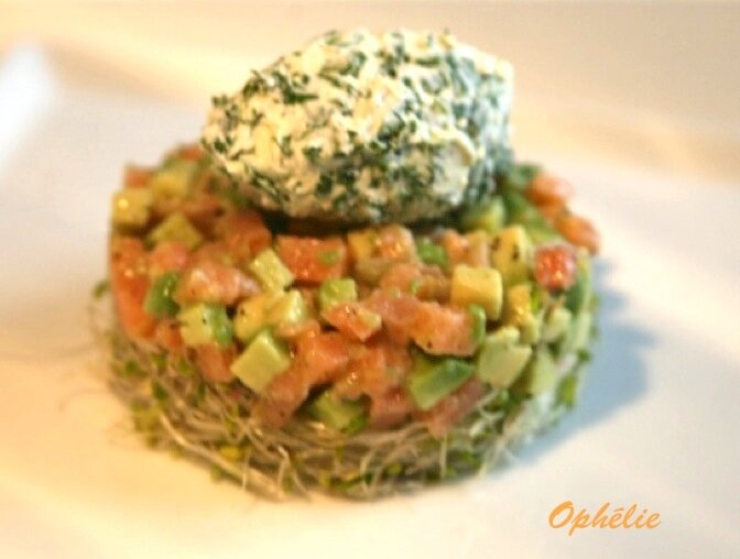 Tartare de saumon et mascarpone aux herbes
