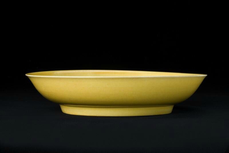 Plate with yellow glaze, Ming dynasty (1368-1644), Hongzhi Plate with yellow glaze, Ming dynasty (1368-1644), Hongzhi