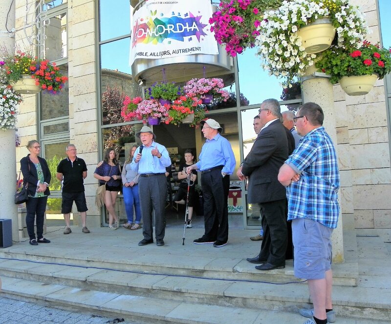 PARVIS DE LA MAIRIE