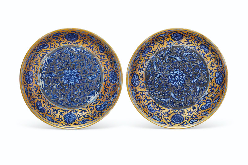 2021_NYR_19547_0813_000(a_very_rare_pair_of_gilt_and_silvered_underglaze-blue_decorated_dishes021919)