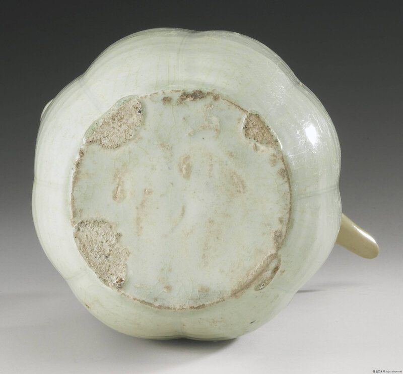 A 'Qingbai' lobed ewer and cover, Northern Song dynasty4