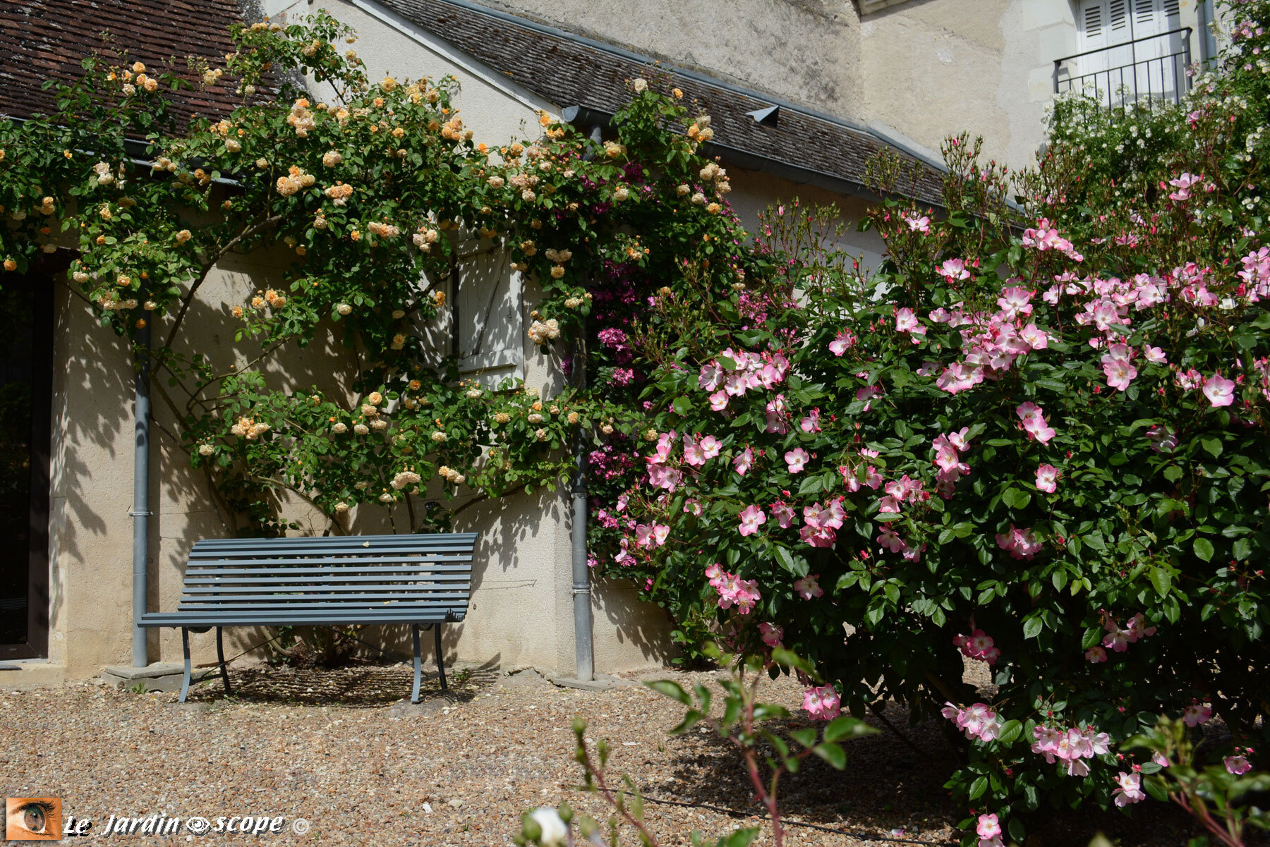Banc public - Village fleuri de Chédigny (37)