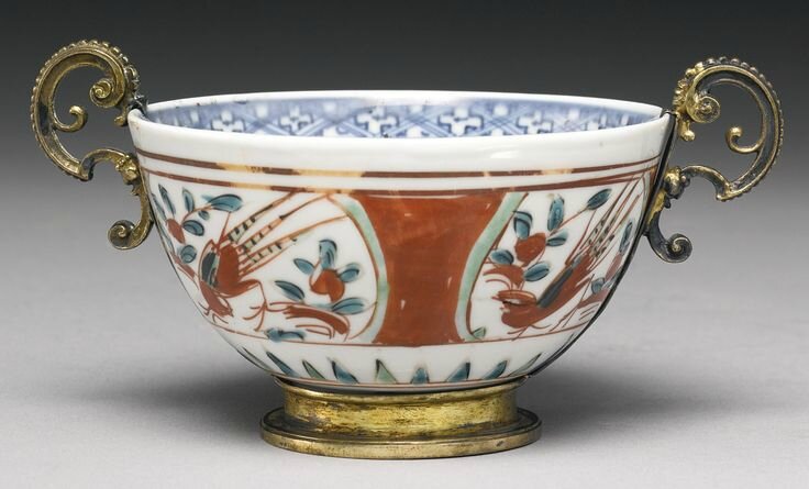 A rare and important wucai bowl with silver gilt mounts, Ming dynasty, Jiajing period3