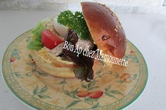 hamburger thon oeuf tomate salade 022-