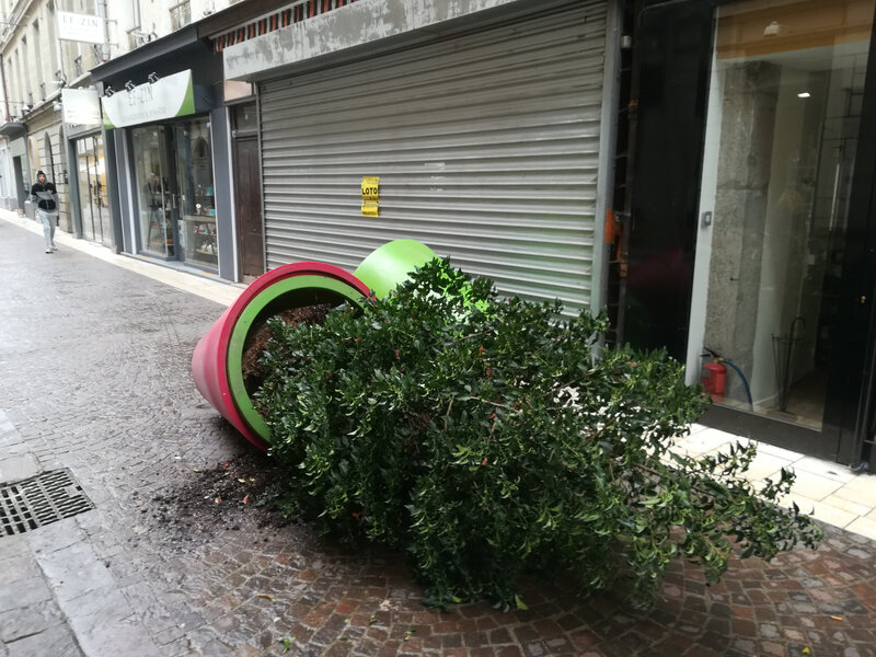 vandalisme, 1er nov 2018, rue de la Rép (5)