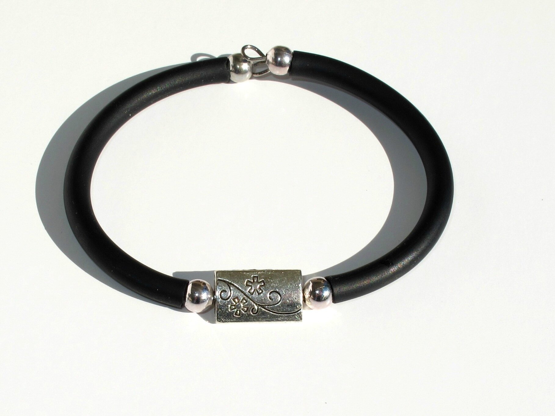 bracelet rectangle fleur buna cord dessus