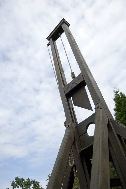 guillotineb