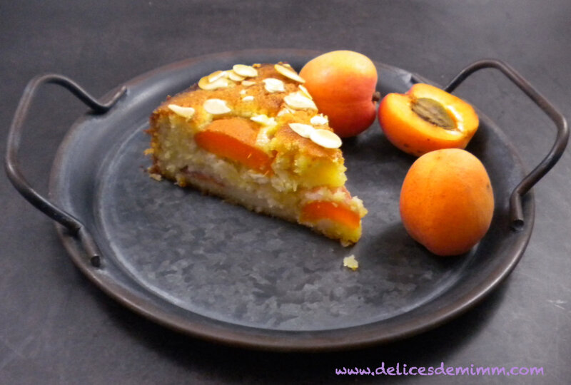 Gâteau fondant aux amandes et aux abricots