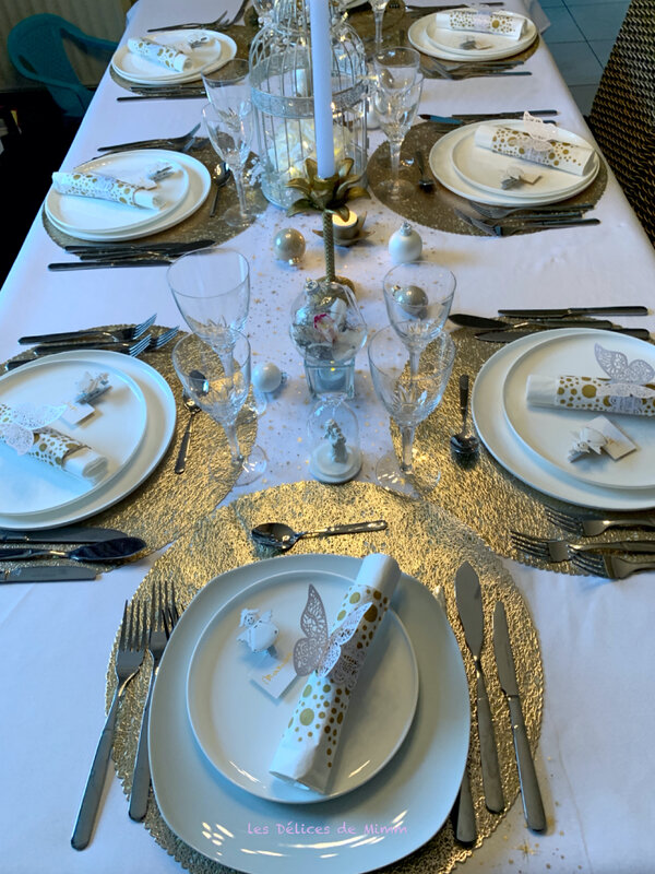 Ma table de Noël Chic et romantique en blanc et or 3