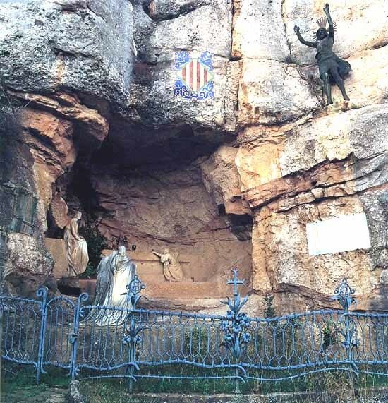 Montserrat_Chemin_de_croix_GAUDI