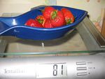 Tartelettes_aux_fraises_du_jardin__framboises_sur_nid_d_amandes_001