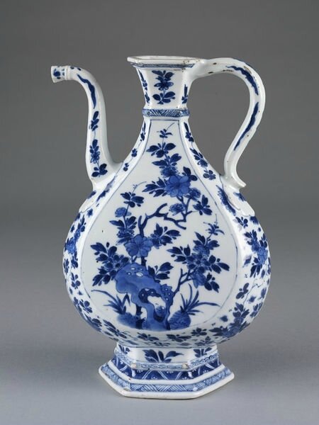Porcelain ewer painted in underglaze blue, Jingdezhen, China, Qing dynasty, Kangxi reign, ca